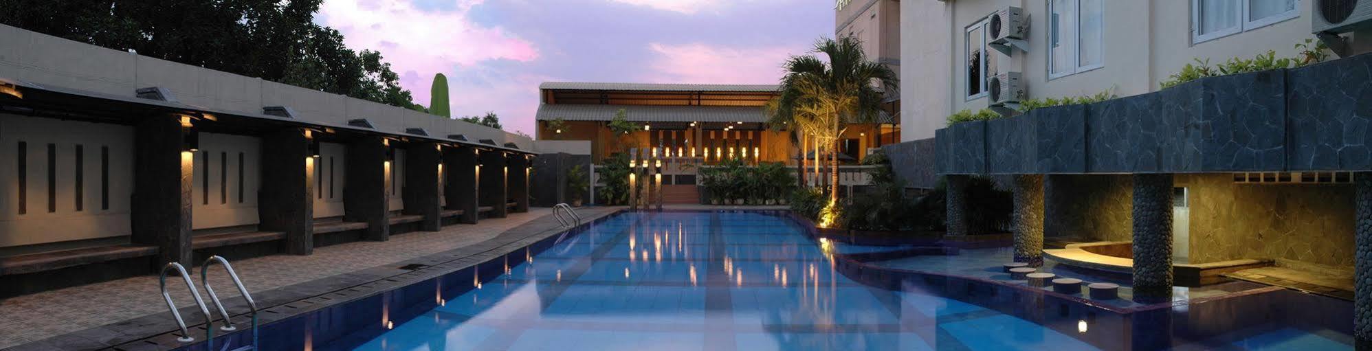 Hotel Asia Surakarta  Экстерьер фото